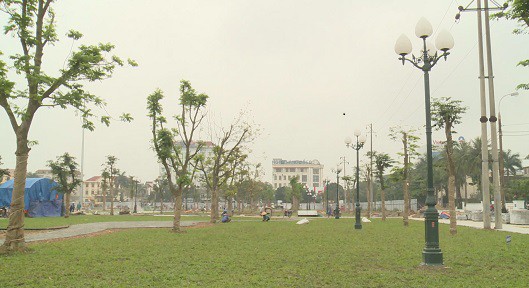 Đi dạo chơi, người đàn ông nhập viện do bị thanh sắt hơn 2m rơi trúng mặt