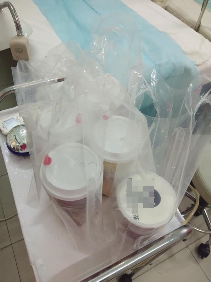 Bác xe ôm và túi trà sữa giao giữa cơn mưa xối xả, hình ảnh bình dị dấy lên nỗi nhớ nhà da diết