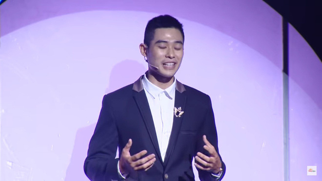 Khán giả sốc với cảnh hot girl siêu vòng 1 mặc hở hang, cho trai tựa đầu vào ngực trên truyền hình