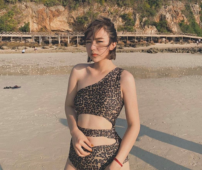 2 hot girl Hà Thành giống nhau khiến ai cũng tưởng là chị em một nhà 2 hot girl Hà Thành giống nhau khiến ai cũng tưởng là chị em một nhà