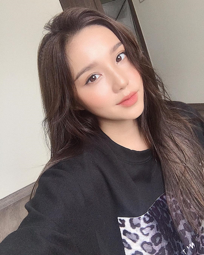 2 hot girl Hà Thành giống nhau khiến ai cũng tưởng là chị em một nhà 2 hot girl Hà Thành giống nhau khiến ai cũng tưởng là chị em một nhà