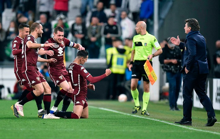 Ronaldo ghi bàn thắng thứ 100 bằng đầu giúp Juventus thoát thua trước Torino