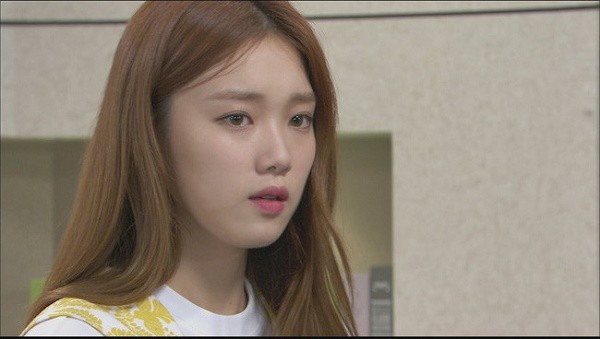 Nghe tiếng thì thầm trong phòng ngủ, nàng dâu lắng tai thì phát hiện âm mưu khủng khiếp của mẹ chồng