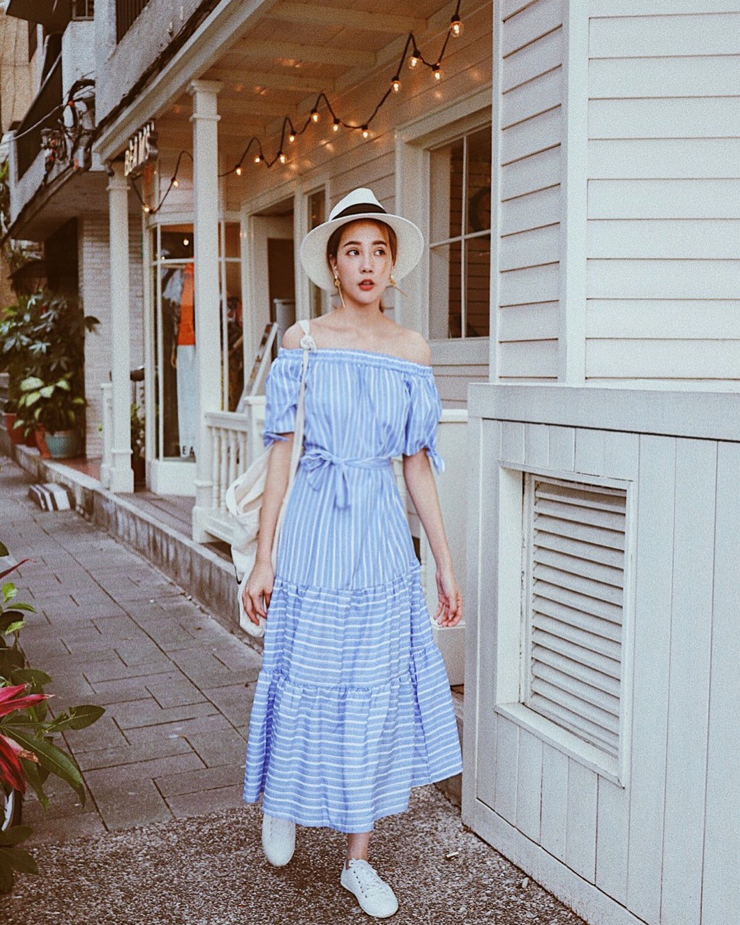 Mùa hè, các nàng nhất định phải điệu đà hết cỡ với 5 mẫu váy tuyệt xinh dưới đây