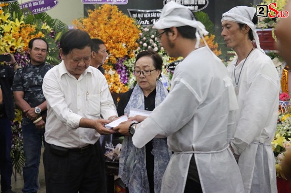 Tâm nguyện cao đẹp của cố nghệ sĩ Lê Bình được hoàn thành: 100 triệu trị bệnh dư đã làm từ thiện Tâm nguyện cao đẹp của cố nghệ sĩ Lê Bình được hoàn thành: 100 triệu trị bệnh dư đã làm từ thiện