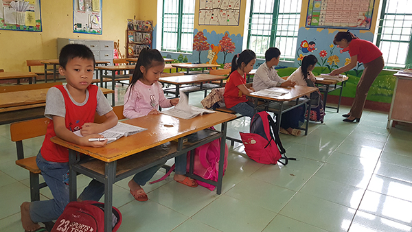 Học sinh đồng loạt nghỉ học sau án mạng trong trường