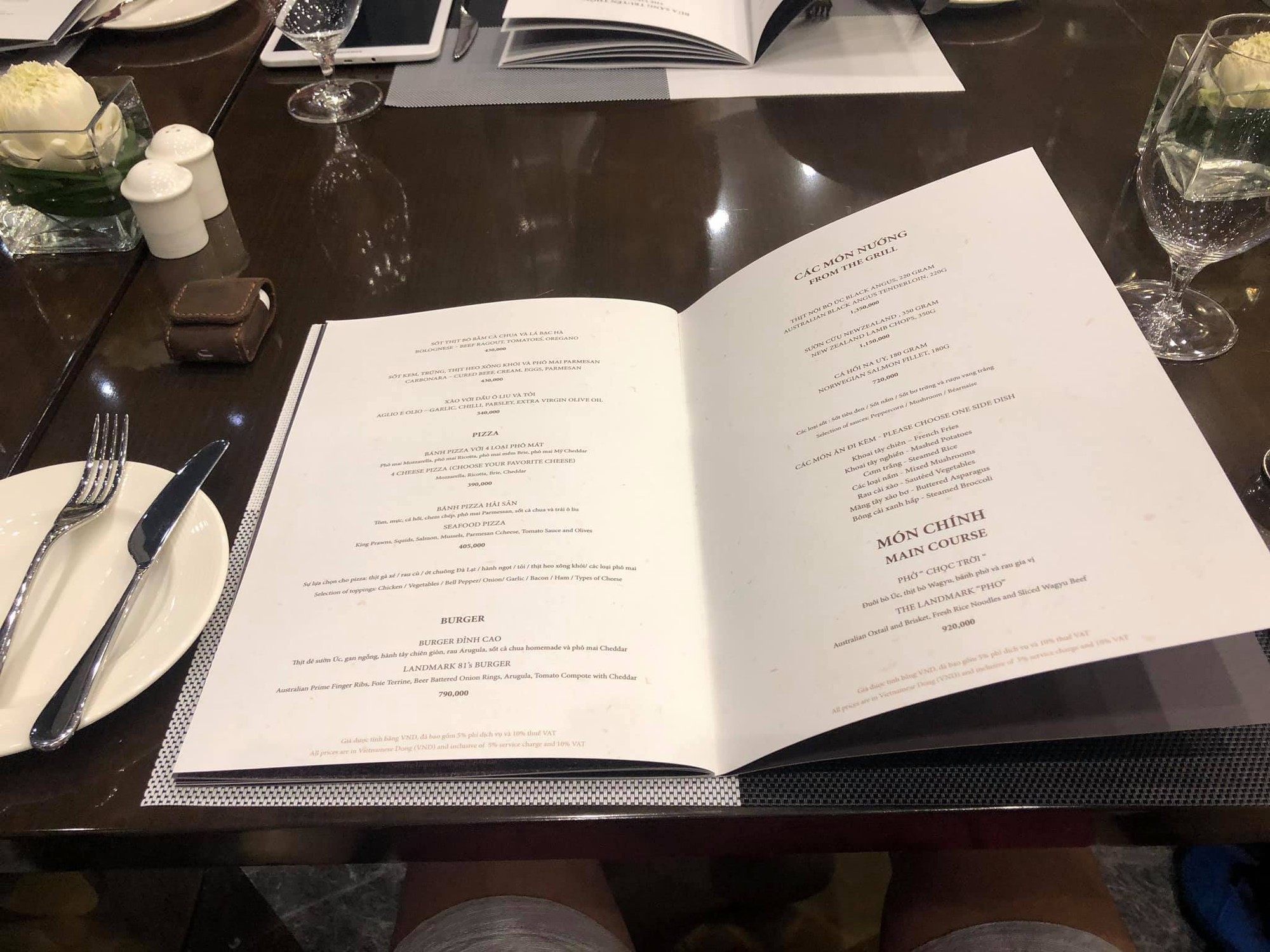 Đã có người dám thử phở 920k và đây là nhận xét sau khi ăn bát phở chọc trời