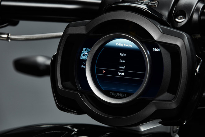 Triumph thách thức Ducati với môtô độc lạ Rocket 3 TFC giá 29.000 USD