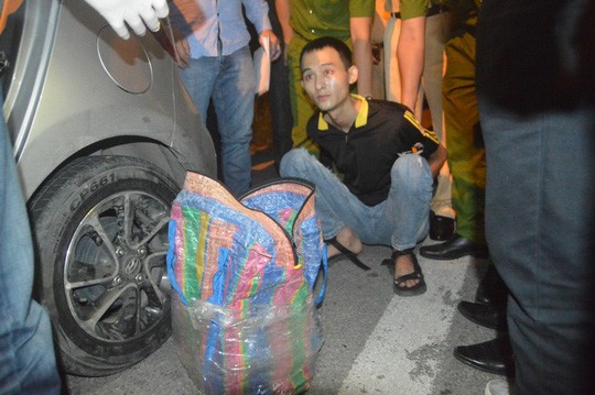 Gói quà quê chết người trên chiếc xế hộp chuyển về Hà Nội