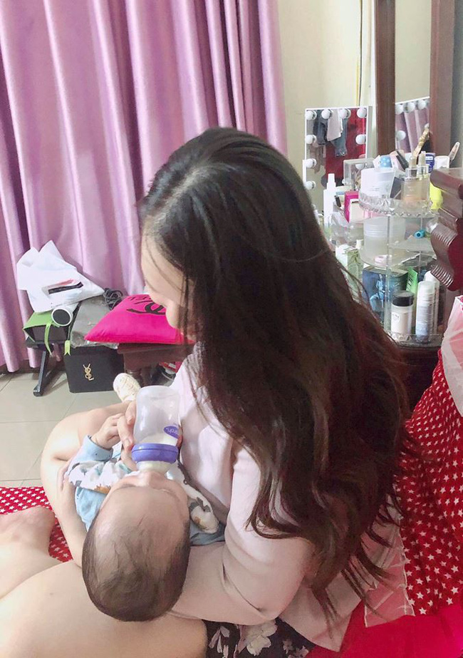 Sau hành trình cùng con chiến đấu lại virus RSV gây viêm phổi, mẹ Hà Nội cảnh báo các mẹ khác đừng coi thường nụ hôn thần chết Sau hành trình cùng con chiến đấu lại virus RSV gây viêm phổi, mẹ Hà Nội cảnh báo các mẹ khác đừng coi thường nụ hôn thần chết