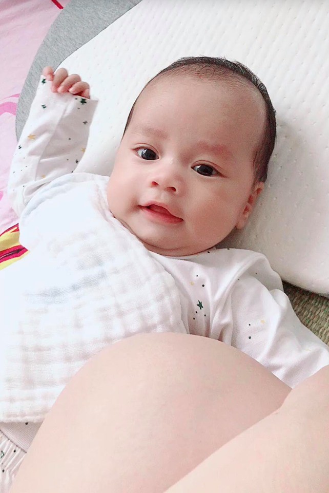 Sau hành trình cùng con chiến đấu lại virus RSV gây viêm phổi, mẹ Hà Nội cảnh báo các mẹ khác đừng coi thường nụ hôn thần chết