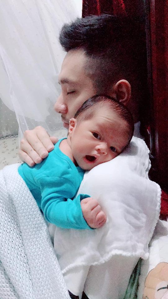 Sau hành trình cùng con chiến đấu lại virus RSV gây viêm phổi, mẹ Hà Nội cảnh báo các mẹ khác đừng coi thường nụ hôn thần chết Sau hành trình cùng con chiến đấu lại virus RSV gây viêm phổi, mẹ Hà Nội cảnh báo các mẹ khác đừng coi thường nụ hôn thần chết