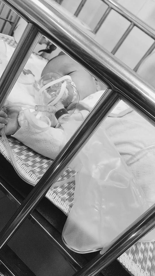 Sau hành trình cùng con chiến đấu lại virus RSV gây viêm phổi, mẹ Hà Nội cảnh báo các mẹ khác đừng coi thường nụ hôn thần chết