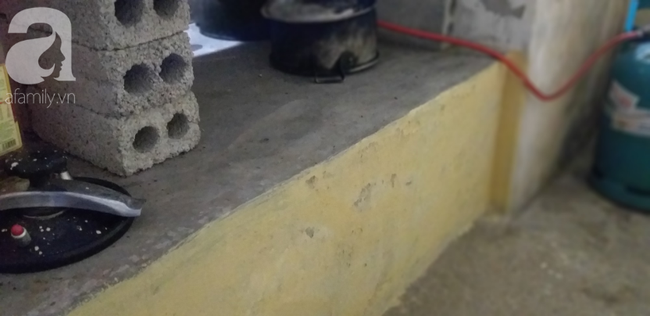 Tâm sự của người cha nhốt con trai như vật nuôi trong chuồng đầy ruồi muỗi: Cái gì đưa vào nó cũng đập phá, ai mà không thương con