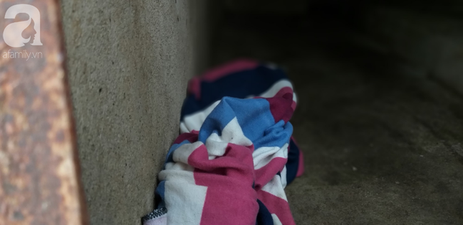 Tâm sự của người cha nhốt con trai như vật nuôi trong chuồng đầy ruồi muỗi: Cái gì đưa vào nó cũng đập phá, ai mà không thương con