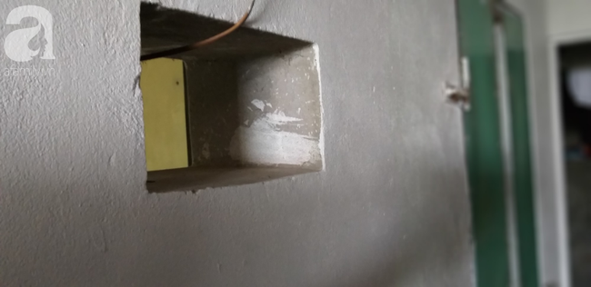 Tâm sự của người cha nhốt con trai như vật nuôi trong chuồng đầy ruồi muỗi: Cái gì đưa vào nó cũng đập phá, ai mà không thương con