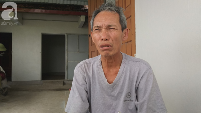 Tâm sự của người cha nhốt con trai như vật nuôi trong chuồng đầy ruồi muỗi: Cái gì đưa vào nó cũng đập phá, ai mà không thương con