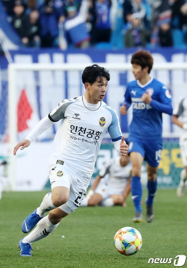 Công Phượng trở lại ghế dự bị vòng 10 K-League