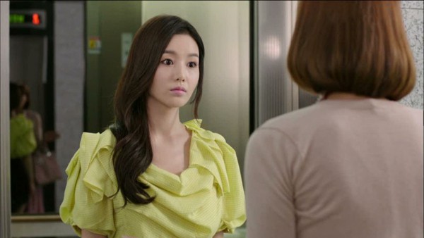 Cứng như cô vợ bị nhân tình của chồng thẳng thừng chê xấu: Chỉ cần nhẹ nhàng đáp trả đã khiến cô bồ cúi mặt đi thẳng