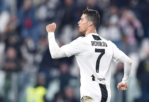 C. Ronaldo: Người ta chỉ mong tôi sút trượt penalty hoặc thua trận