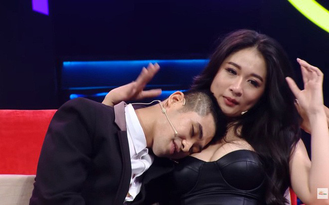 Nữ sinh để thiếu gia nhà giàu áp mặt lên ngực trong show hẹn hò: Người ta bảo tôi là gái ngành, thân hình nảy nở thế làm gì có chuyện 22 tuổi!