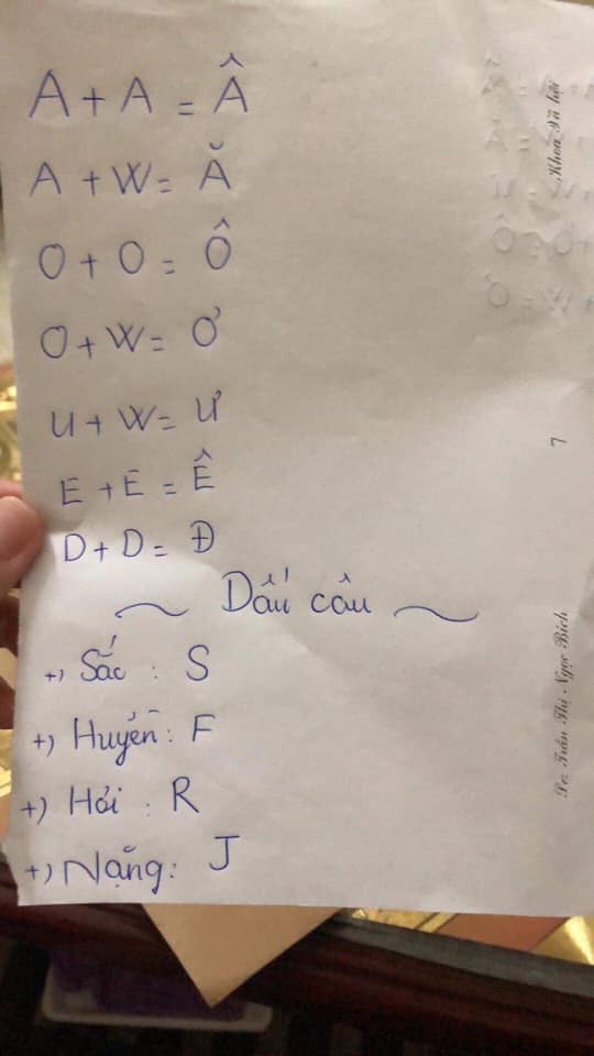 Mẩu giấy nhỏ con gái viết và dòng tin nhắn bất ngờ được gửi từ mẹ