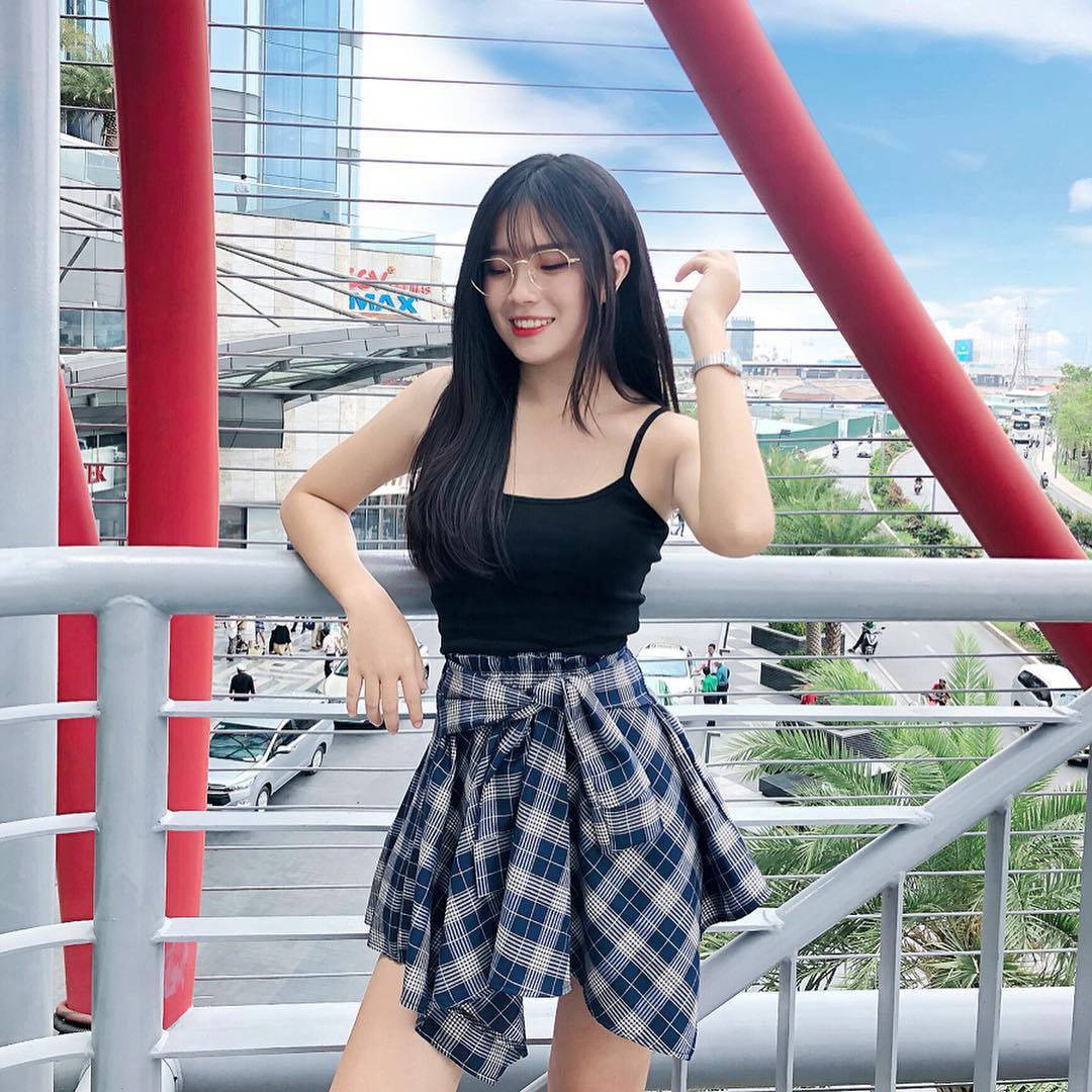 Hội girl xinh 2000 mới nổi: Người nhan sắc tựa nàng thơ, người được cả báo nước ngoài gọi tên