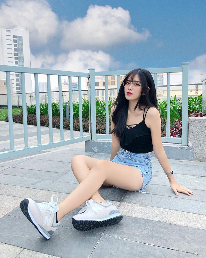 Hội girl xinh 2000 mới nổi: Người nhan sắc tựa nàng thơ, người được cả báo nước ngoài gọi tên
