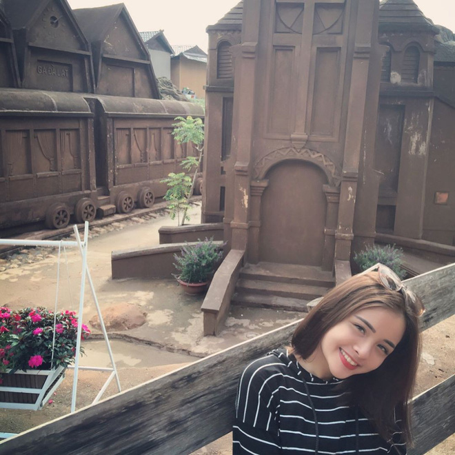 Hội girl xinh 2000 mới nổi: Người nhan sắc tựa nàng thơ, người được cả báo nước ngoài gọi tên