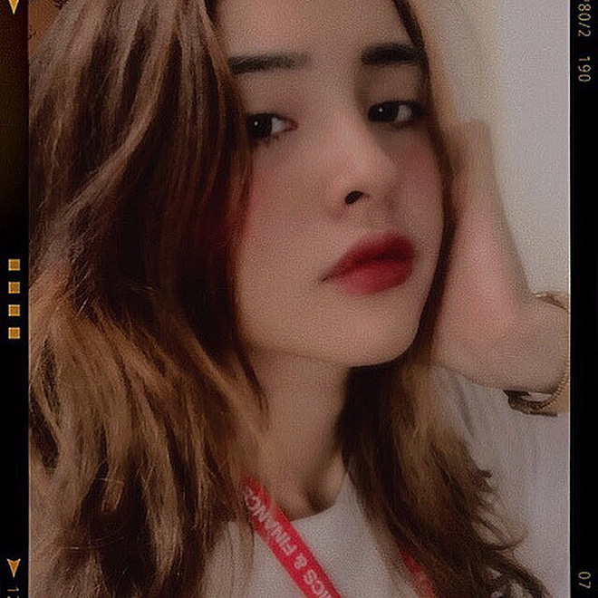 Hội girl xinh 2000 mới nổi: Người nhan sắc tựa nàng thơ, người được cả báo nước ngoài gọi tên