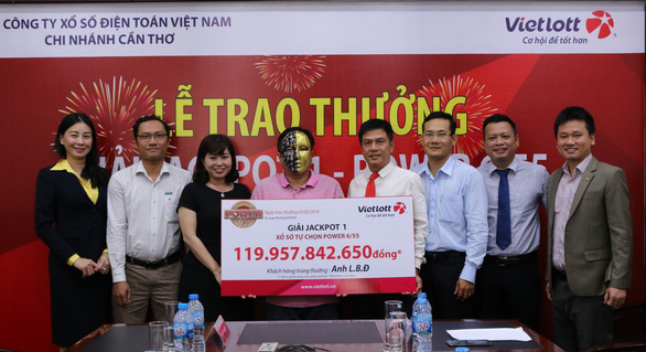 Khách hàng trúng Jackpot 1 của Vietlott đóng góp hơn 11 tỷ đồng cho ngân sách tỉnh Cà Mau