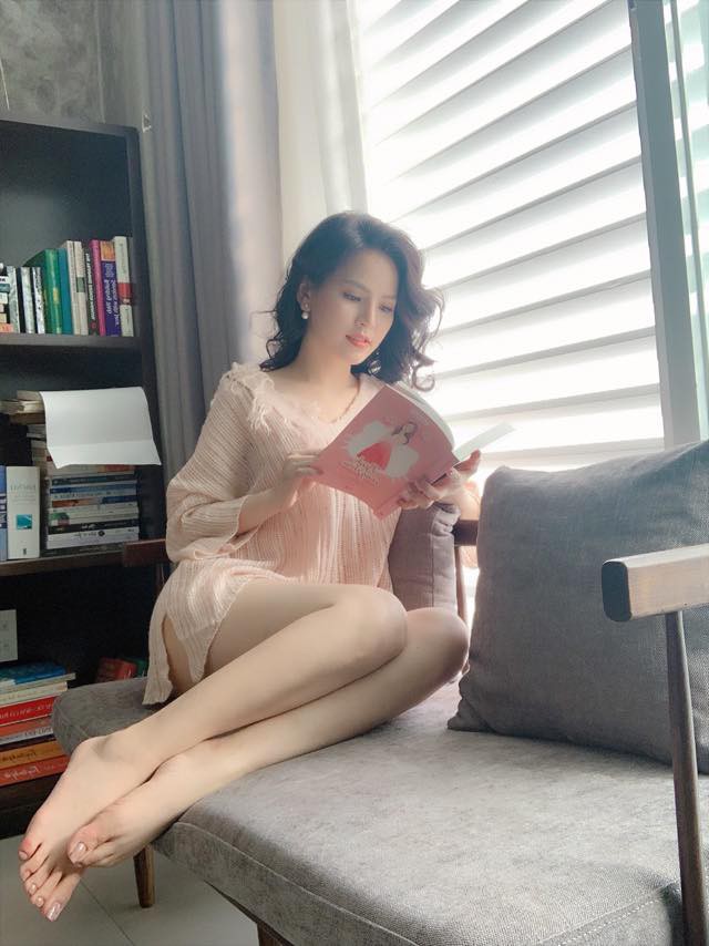 Cận cảnh vẻ nóng bỏng khó cưỡng của hot girl mì gõ Phi Huyền Trang