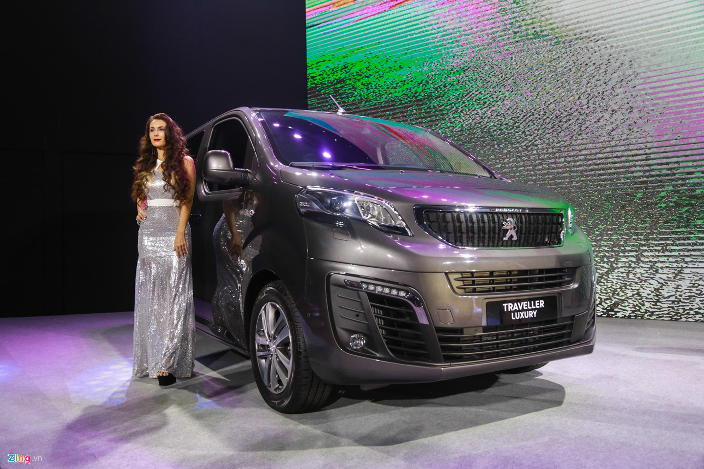 Chi tiết Peugeot Traveller vừa ra mắt tại VN, giá từ 1,7 tỷ đồng