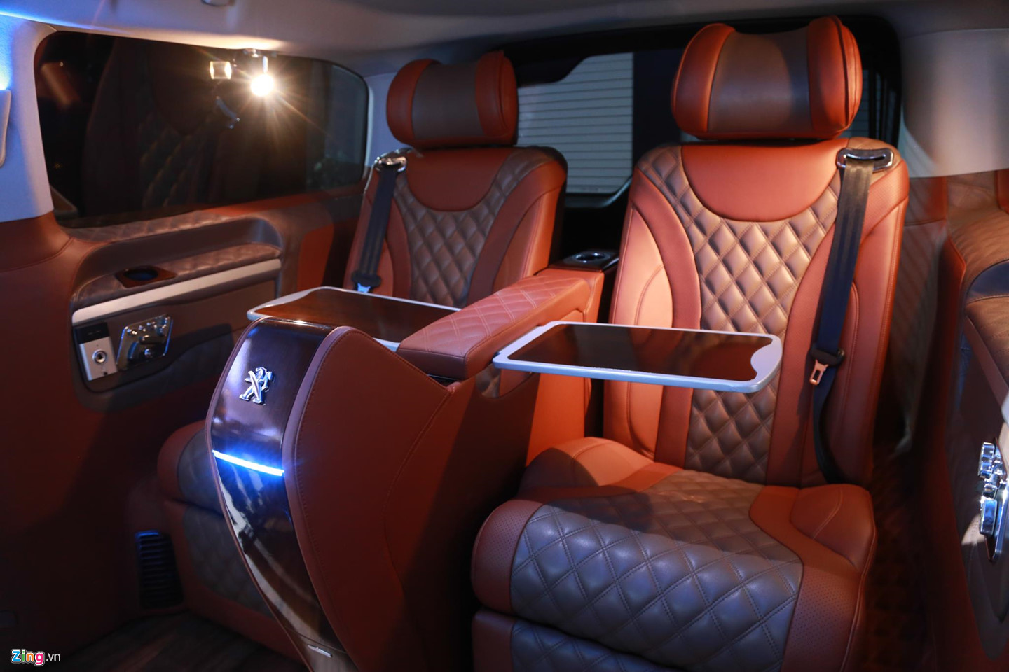 Chi tiết Peugeot Traveller vừa ra mắt tại VN, giá từ 1,7 tỷ đồng