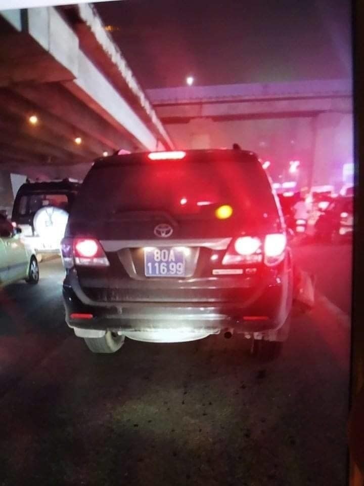 Tài xế ôtô biển xanh gây tai nạn, bỏ chạy đã trình diện công an