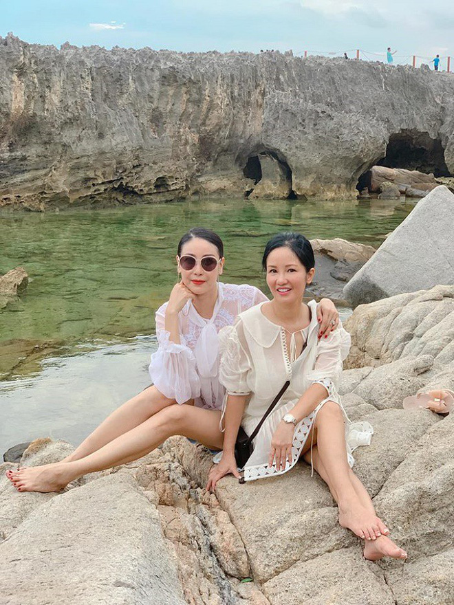 Tình bạn bền bỉ và đáng ngưỡng mộ của Hồng Nhung - Hà Kiều Anh