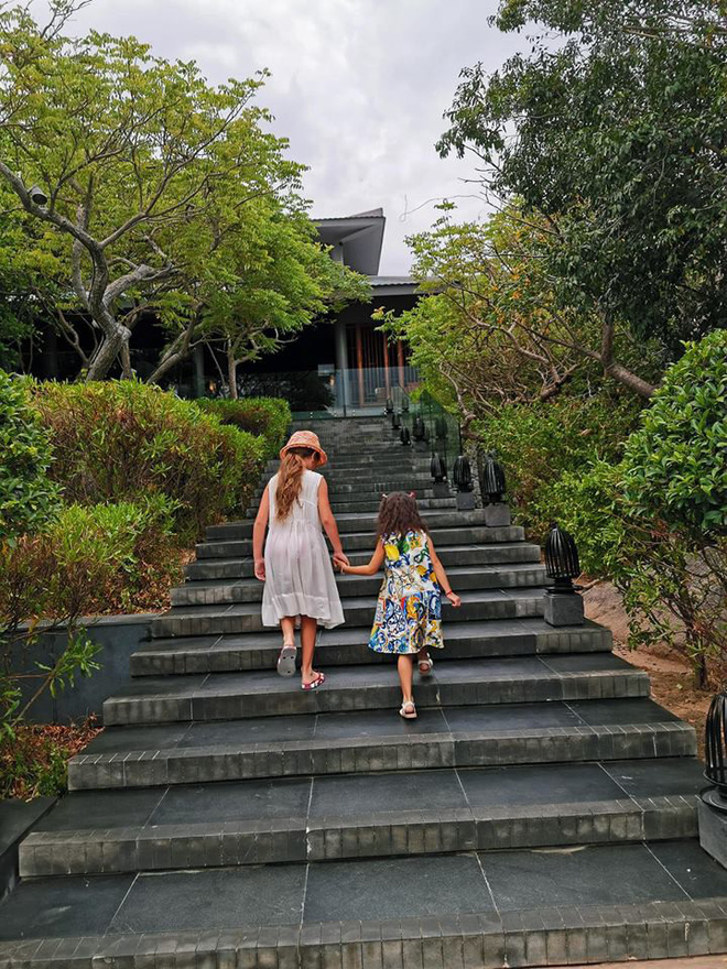 Tình bạn bền bỉ và đáng ngưỡng mộ của Hồng Nhung - Hà Kiều Anh