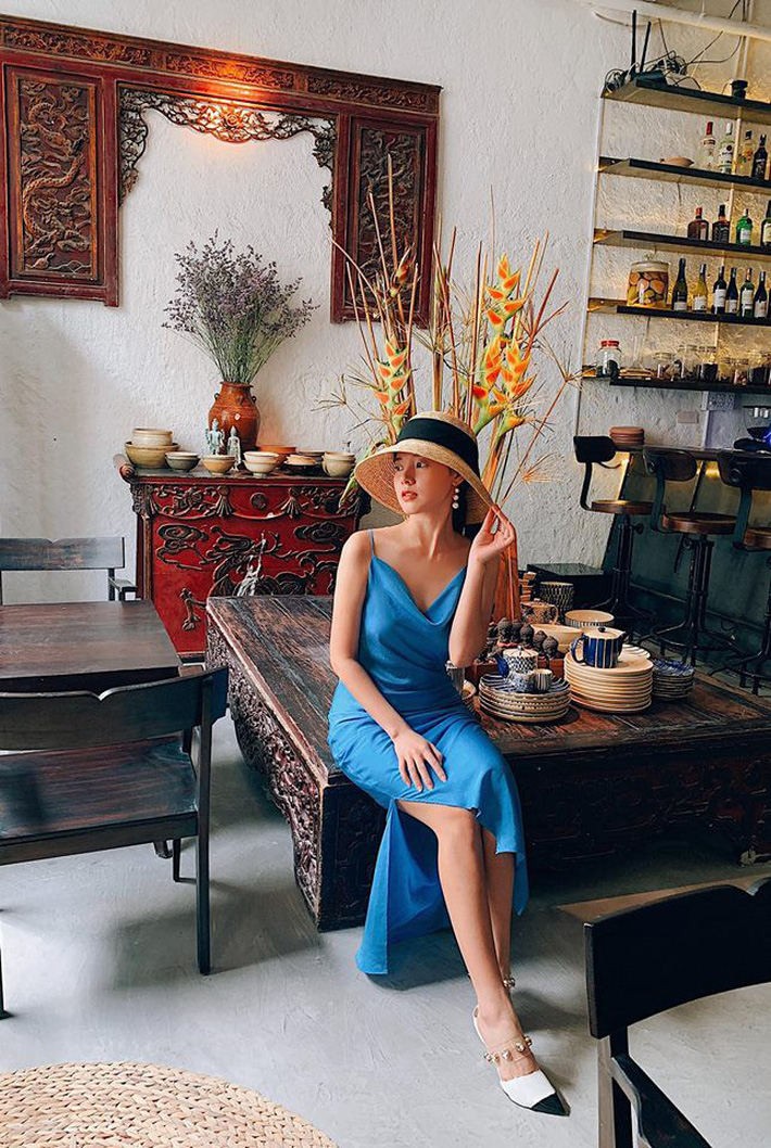 Midu quả là khéo mặc: Một chiếc váy diện đến 6 màu, mix đủ kiểu mà chẳng kiểu nào nhàm