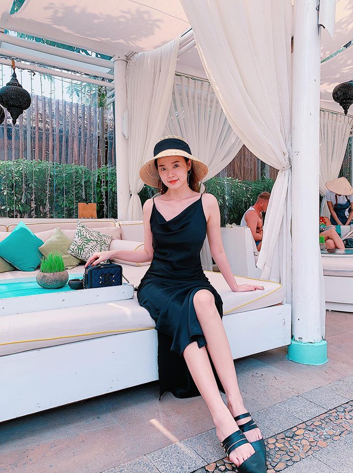 Midu quả là khéo mặc: Một chiếc váy diện đến 6 màu, mix đủ kiểu mà chẳng kiểu nào nhàm