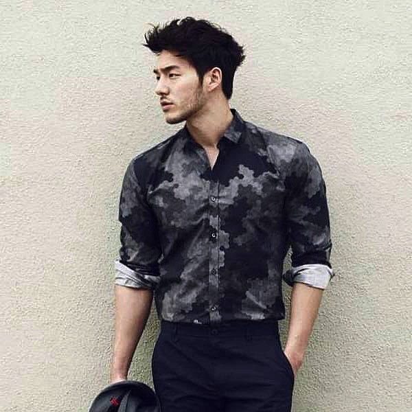 Chàng phi công sở hữu combo hoàn hảo không ai chơi lại: Đẹp trai, cơ bụng 6 múi lại còn thần thái ngời ngời