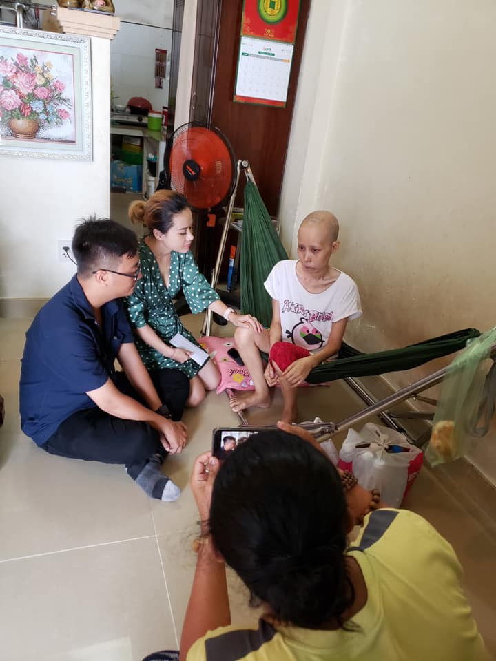 Gia đình cố nghệ sĩ Lê Bình công khai tiền phúng điếu gần 300 triệu đồng, con gái bắt đầu hành trình thực hiện di nguyện của ba