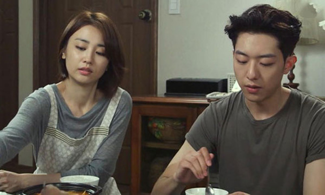 Gửi có 2 triệu/tháng mà được bố mẹ vợ nuôi ăn cả nhà, chồng vẫn kì kèo bớt lại 500k khiến vợ nóng máu