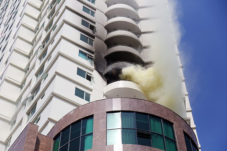 Tổ hợp khách sạn, căn hộ cao cấp ở Nha Trang bốc khói ngùn ngụt