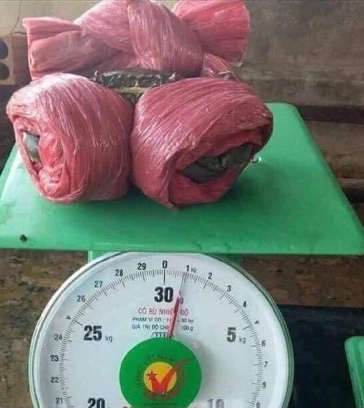 Khóc dở mếu dở vì mua 2kg cua mà tới 1,2 kg là dây, lên than vãn trên MXH thì bị chị em bảo tự làm tự chịu Khóc dở mếu dở vì mua 2kg cua mà tới 1,2 kg là dây, lên than vãn trên MXH thì bị chị em bảo tự làm tự chịu