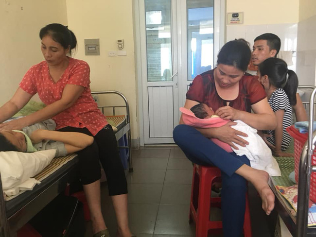 Nàng dâu vàng trong làng lấy chồng: Đi đẻ có hẳn 2 mẹ chồng theo hộ tống, chồng chăm con cẩn thận hơn cả phụ nữ