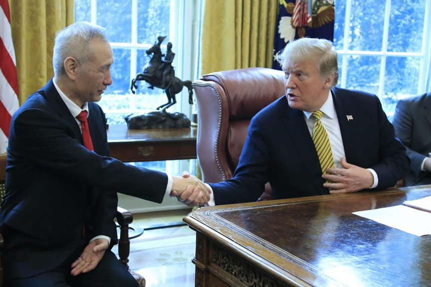 Trump dọa tăng thuế TQ, chứng khoán chao đảo như bị Thanos búng tay