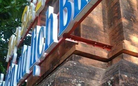 Tháp Chăm nghìn năm tuổi bị đóng khung thép để quảng bá du lịch