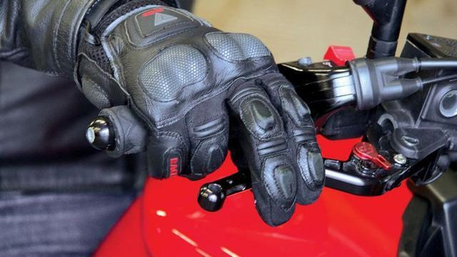 5 cách chạy xe giúp tiết kiệm xăng trong thời bão giá