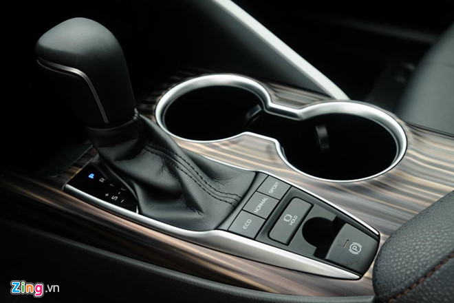 Toyota Camry 2019 - rẻ hơn, trẻ hơn, kém sang hơn