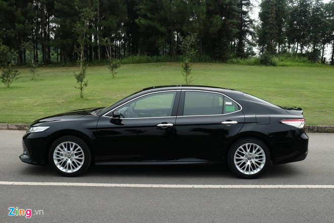 Toyota Camry 2019 - rẻ hơn, trẻ hơn, kém sang hơn